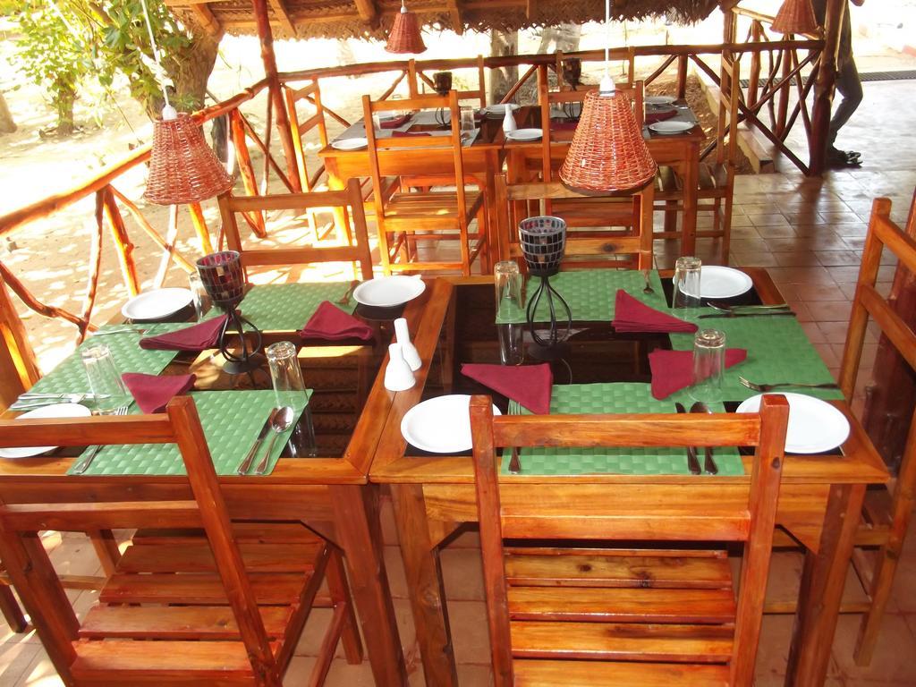Lord Of The Forest Otel Batticaloa Oda fotoğraf