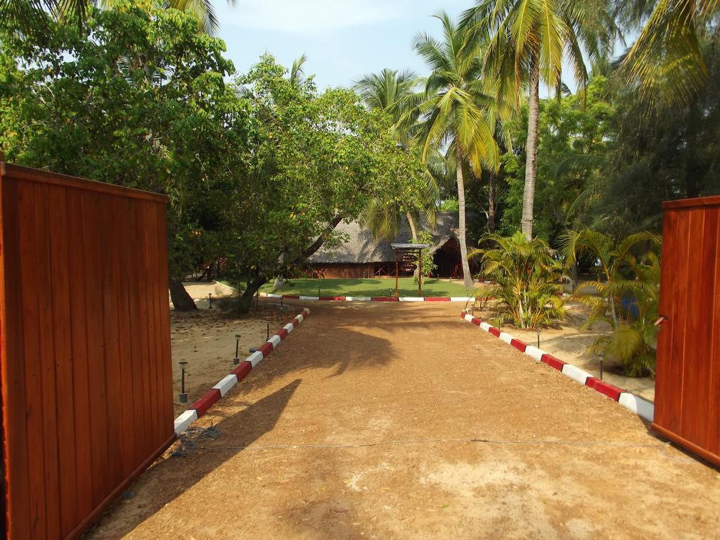 Lord Of The Forest Otel Batticaloa Oda fotoğraf